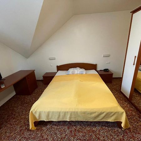 Gostisce Senica Hotel Senovo Esterno foto