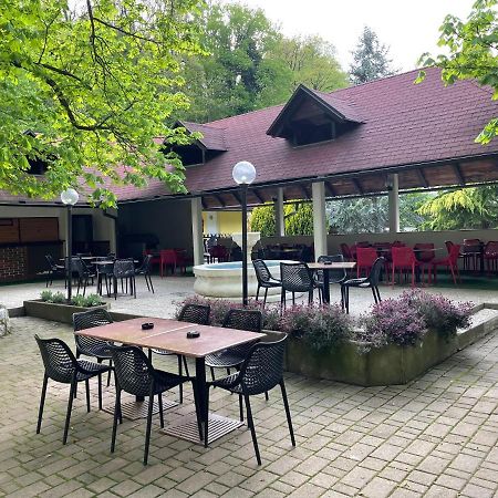 Gostisce Senica Hotel Senovo Esterno foto