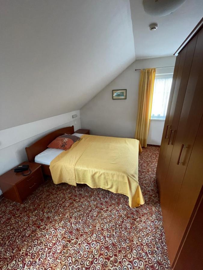 Gostisce Senica Hotel Senovo Esterno foto