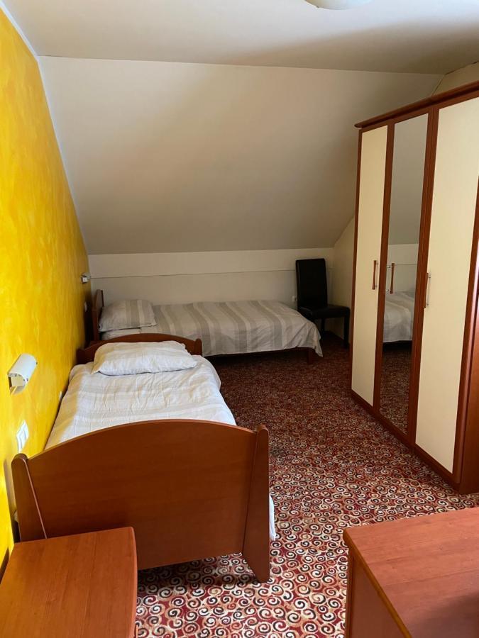 Gostisce Senica Hotel Senovo Esterno foto