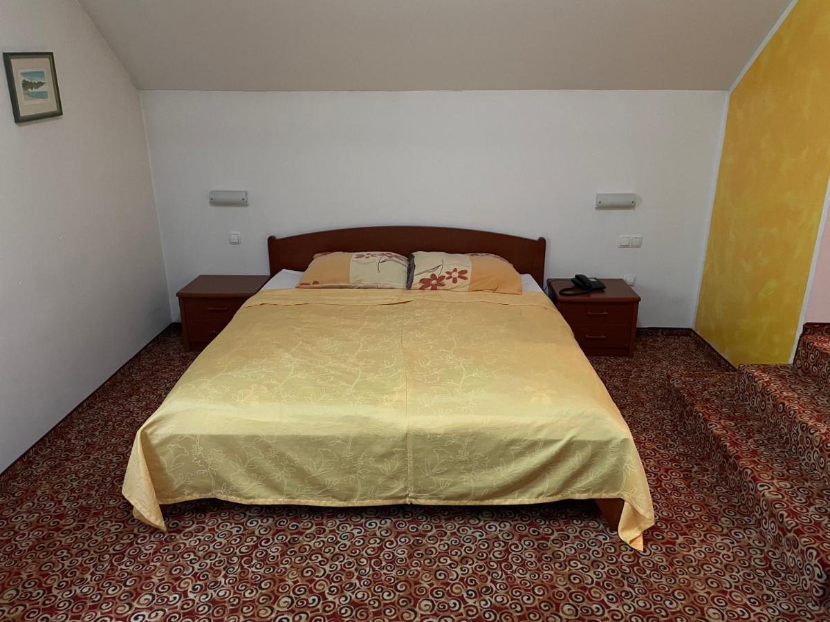 Gostisce Senica Hotel Senovo Esterno foto