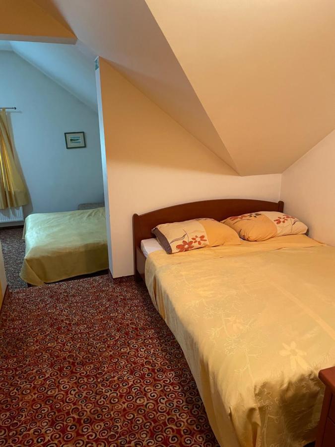 Gostisce Senica Hotel Senovo Esterno foto